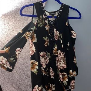 Nice mid sleeve. No shoulder top